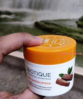 Biotique Bio Sandalwood Sunscreen Moisturizer Review