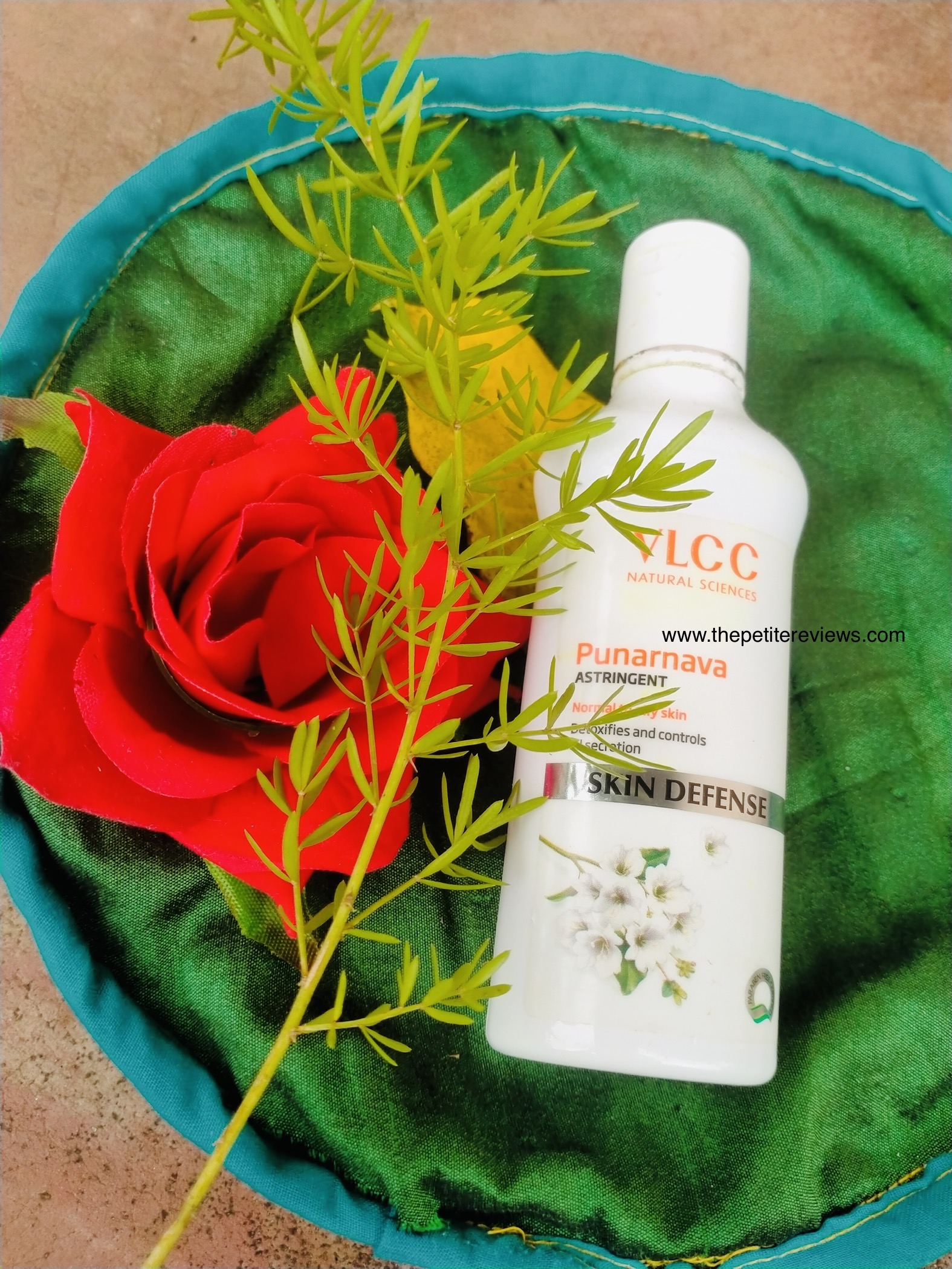 VLCC Punarnava Astringent Cream Review